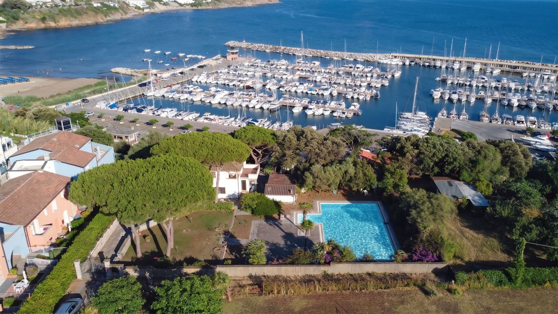 Villa in Center, Piombino, Tuscany 1 - 18197439