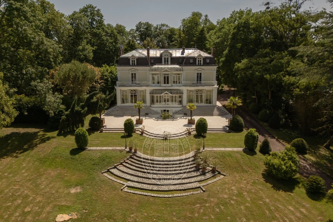 Estate in Rubelles, Ile-de-France, France 1 - 18213435