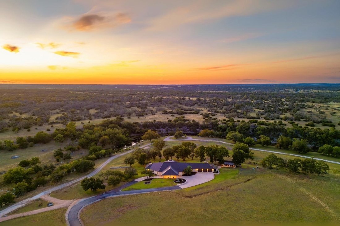 House in Harper, Texas, United States 2 - 18300226
