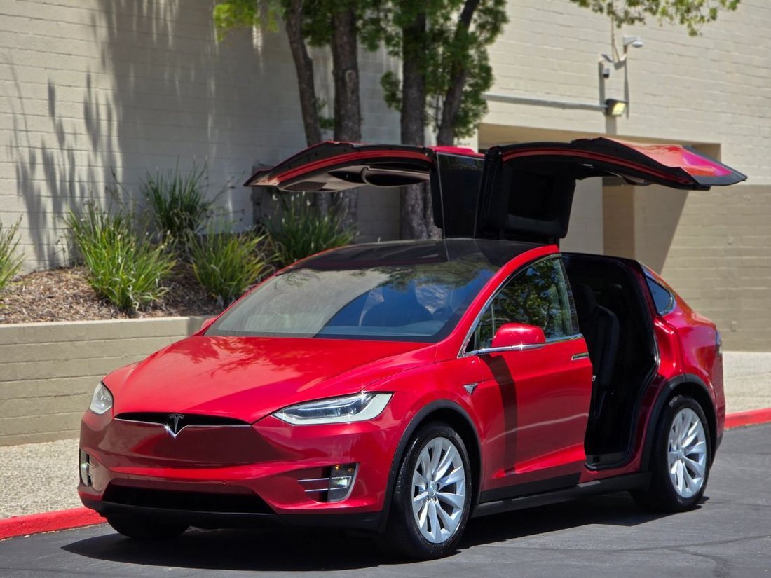 Suv in Roseville, CA, United States 4 - 18299008