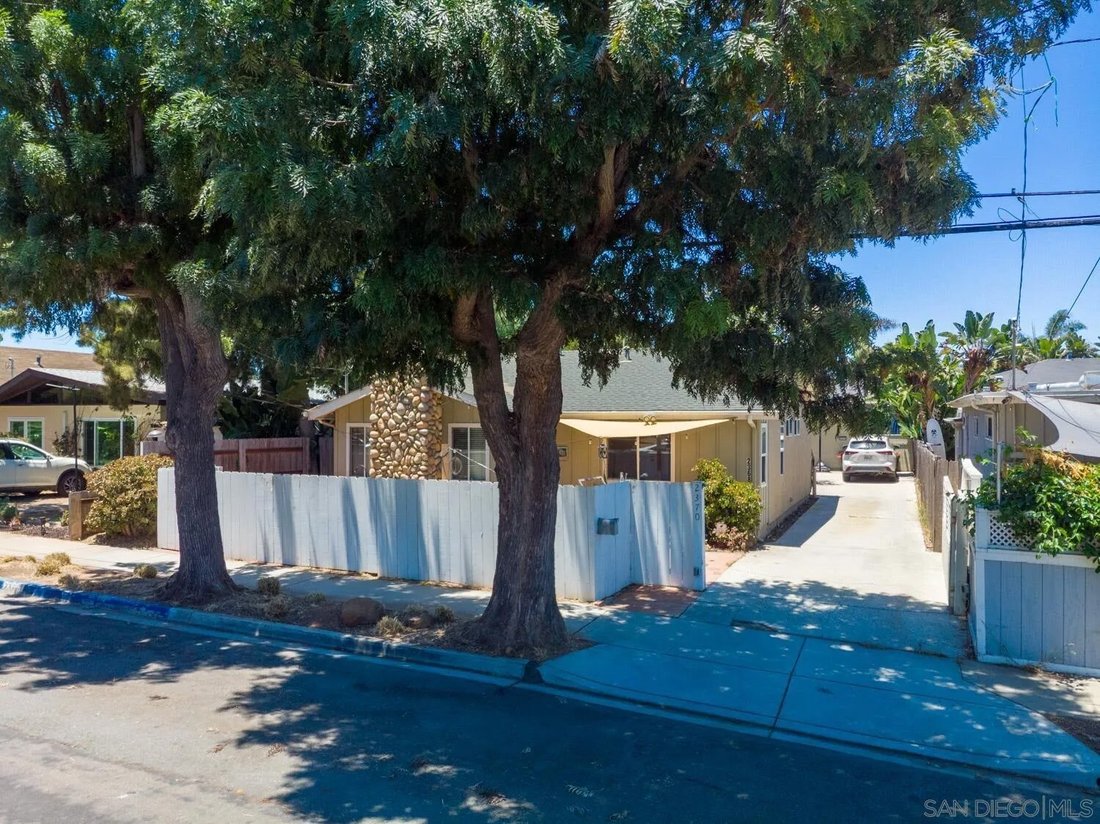 San Diego, California, United States 2 - 18301577