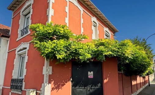 House in Centre Ville Est, Ivry-sur-Seine, France 1