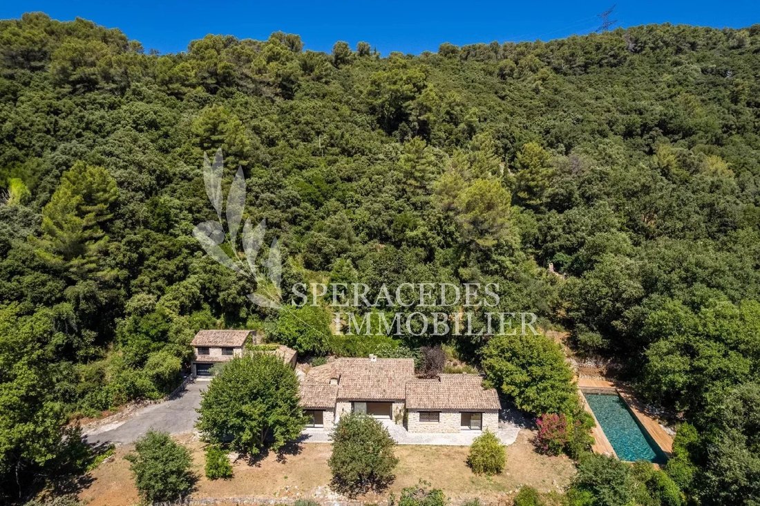 Estate in Saint-Cézaire-sur-Siagne, Provence-Alpes-Côte d'Azur, France 1 - 15970586