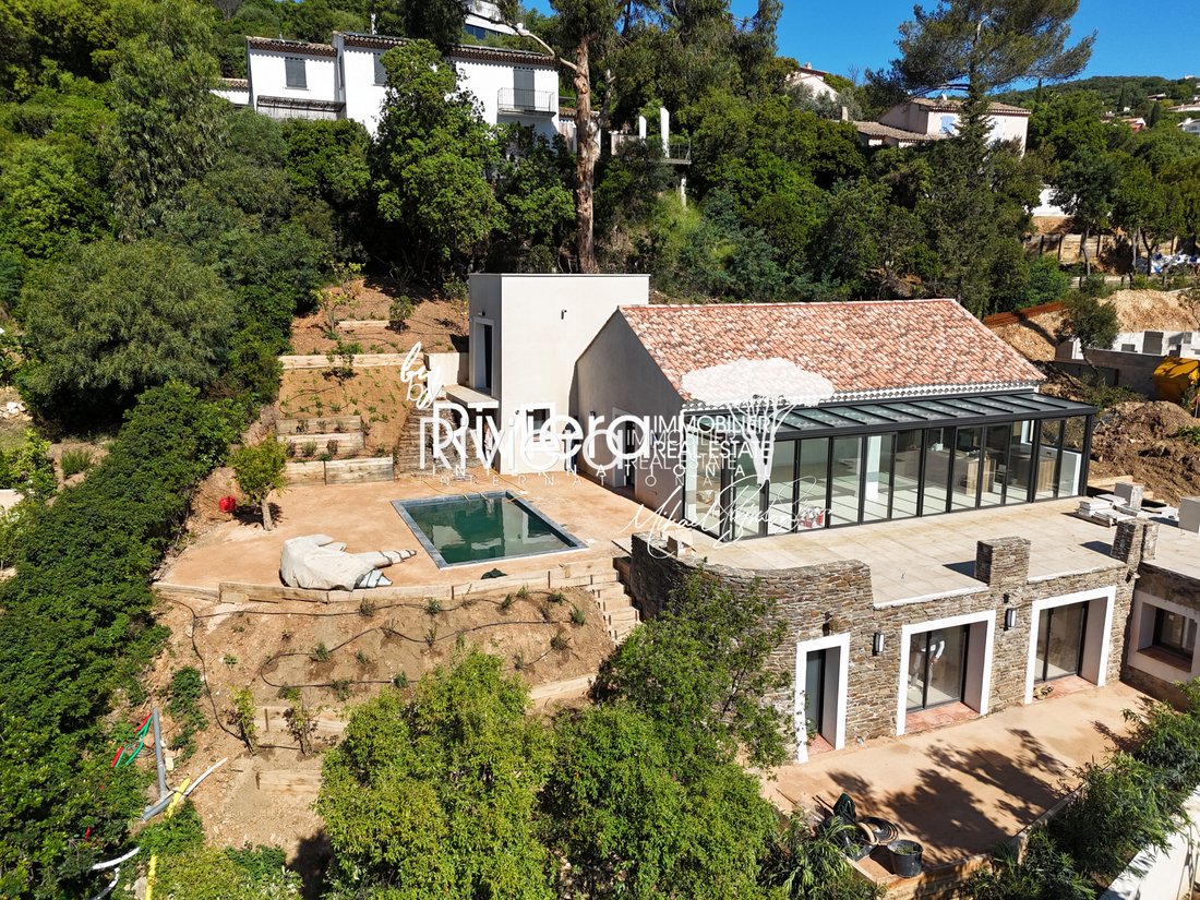 Estate in La Croix-Valmer, Provence-Alpes-Côte d'Azur, France 1 - 15389778