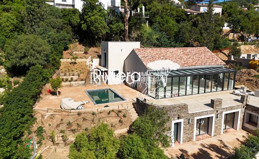 Estate in La Croix-Valmer, Provence-Alpes-Côte d'Azur, France 1