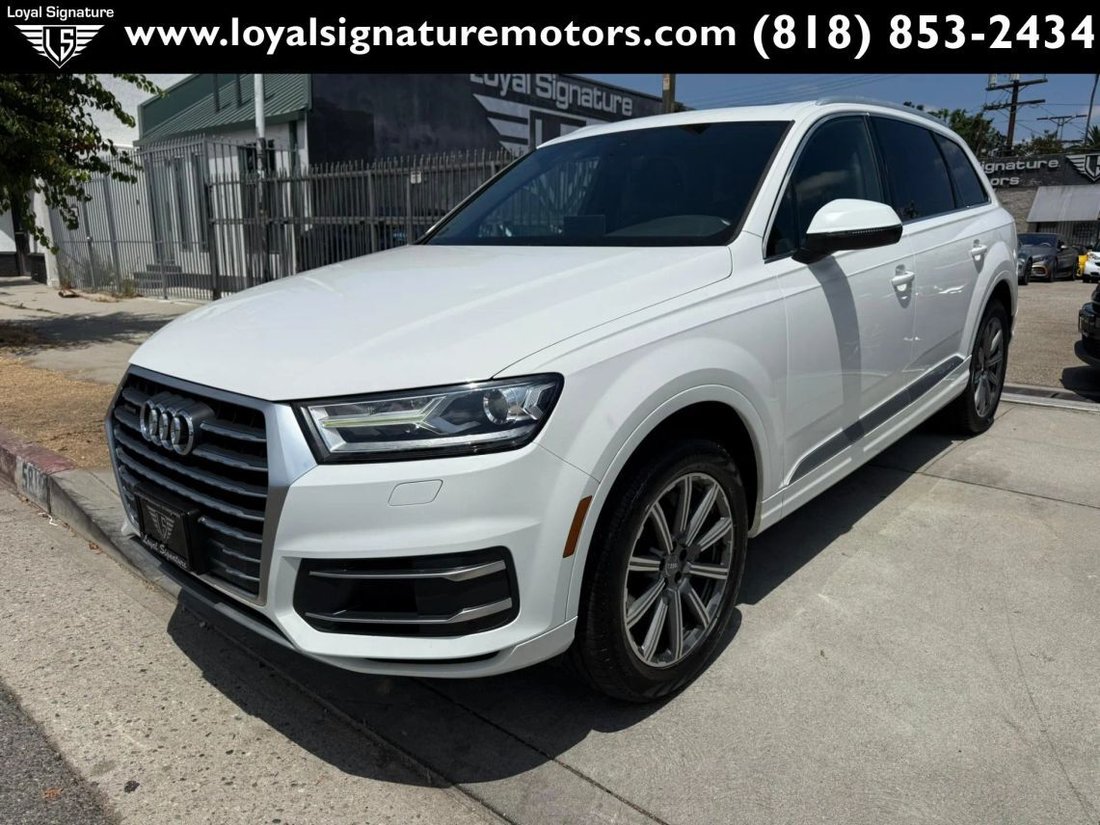 Suv in Van Nuys, CA, United States 3 - 18298990