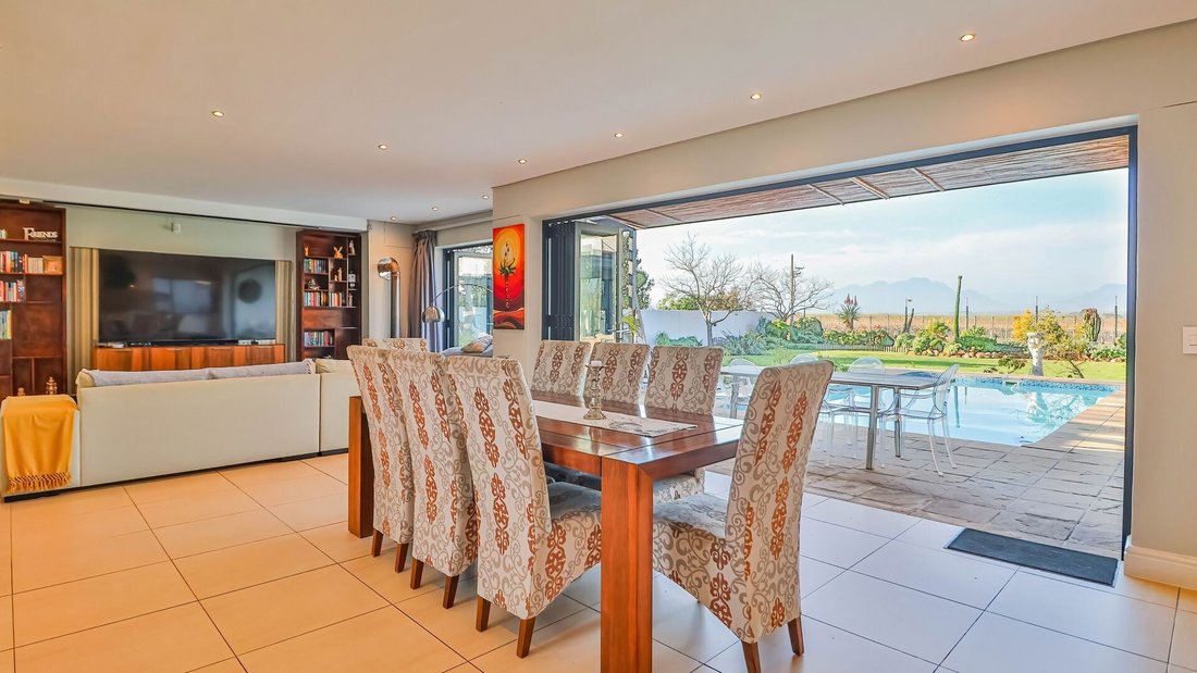 House in Stellenbosch, Western Cape, South Africa 2 - 18302231