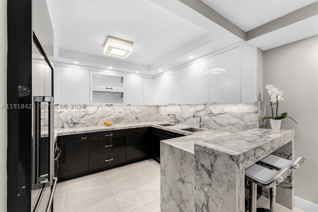 Condo in Miami Beach, Florida, United States 5 - 17203736
