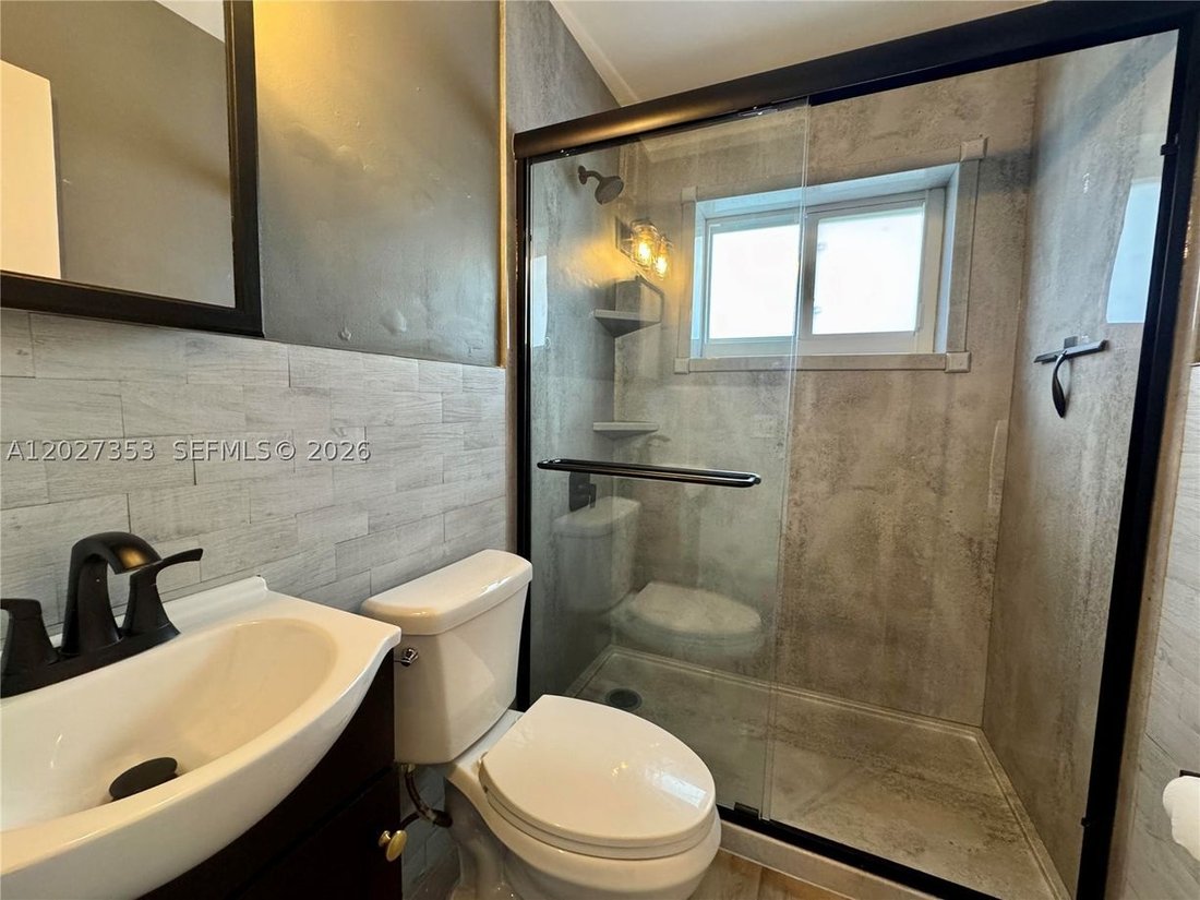 Fort Lauderdale, Florida, United States 5 - 18065161