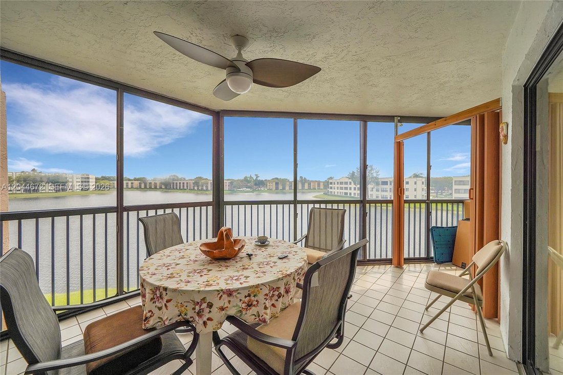 Condo in Coral Springs, Florida, United States 3 - 18298515