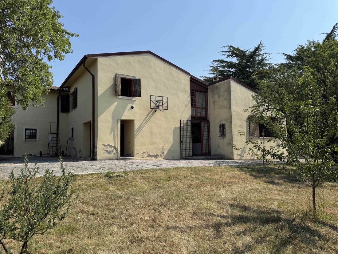 Villa in Negrar di Valpolicella, Veneto, Italy 2 - 18285978