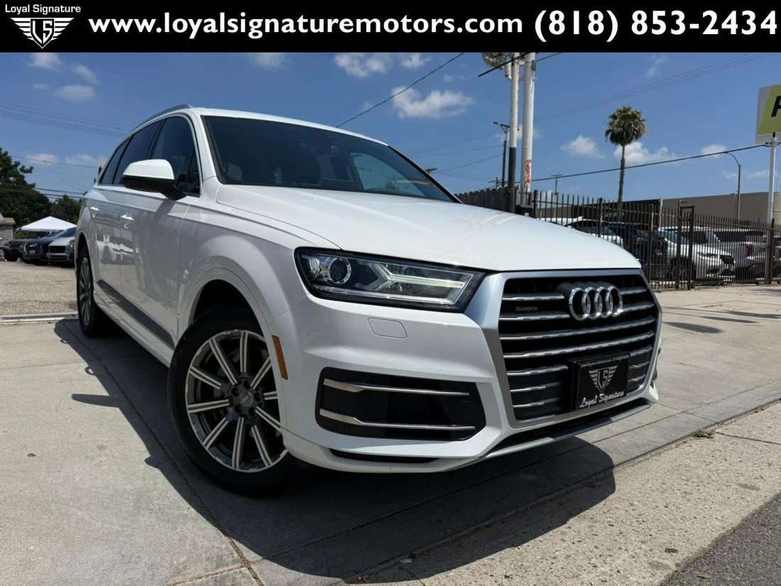 Suv in Van Nuys, CA, United States 1 - 18298990
