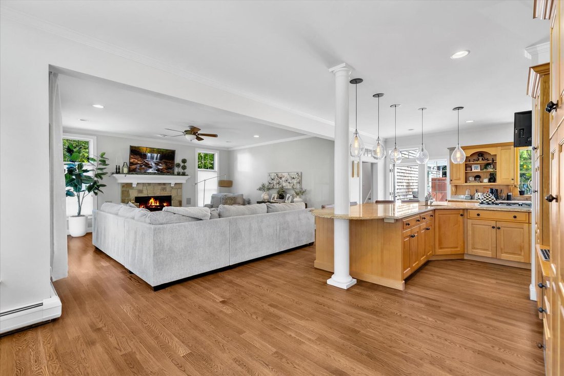 House in Barnstable, Massachusetts, United States 4 - 18302630