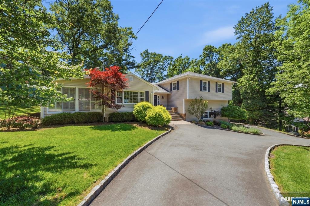 House in Caldwell, New Jersey, United States 2 - 18119113