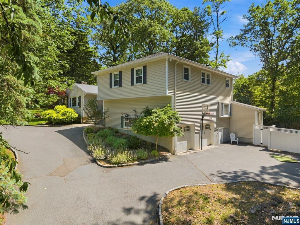 House in Caldwell, New Jersey, United States 3 - 18119113
