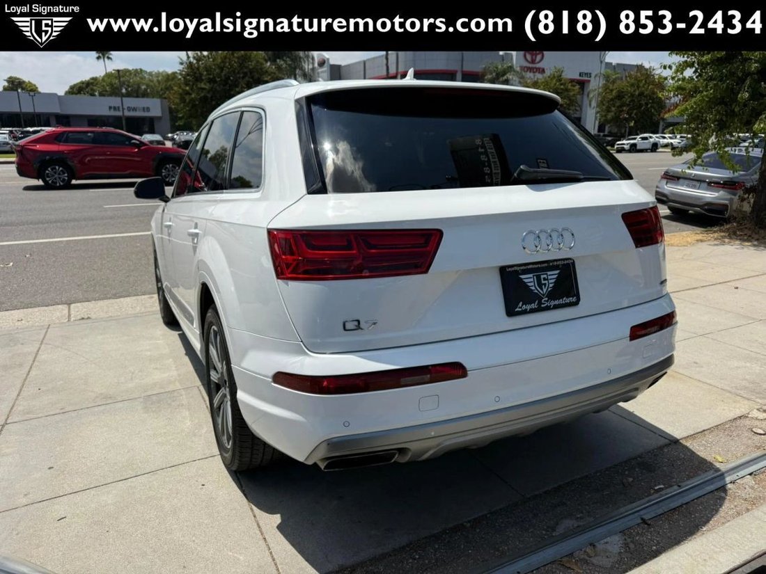 Suv in Van Nuys, CA, United States 5 - 18298990