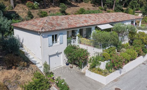 Villa in Ville-Les Saquedes-Le Bouillonnet, Sainte-Maxime, France 1