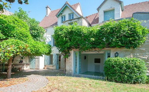 House in Sud, Le Mesnil-le-Roi, France 1