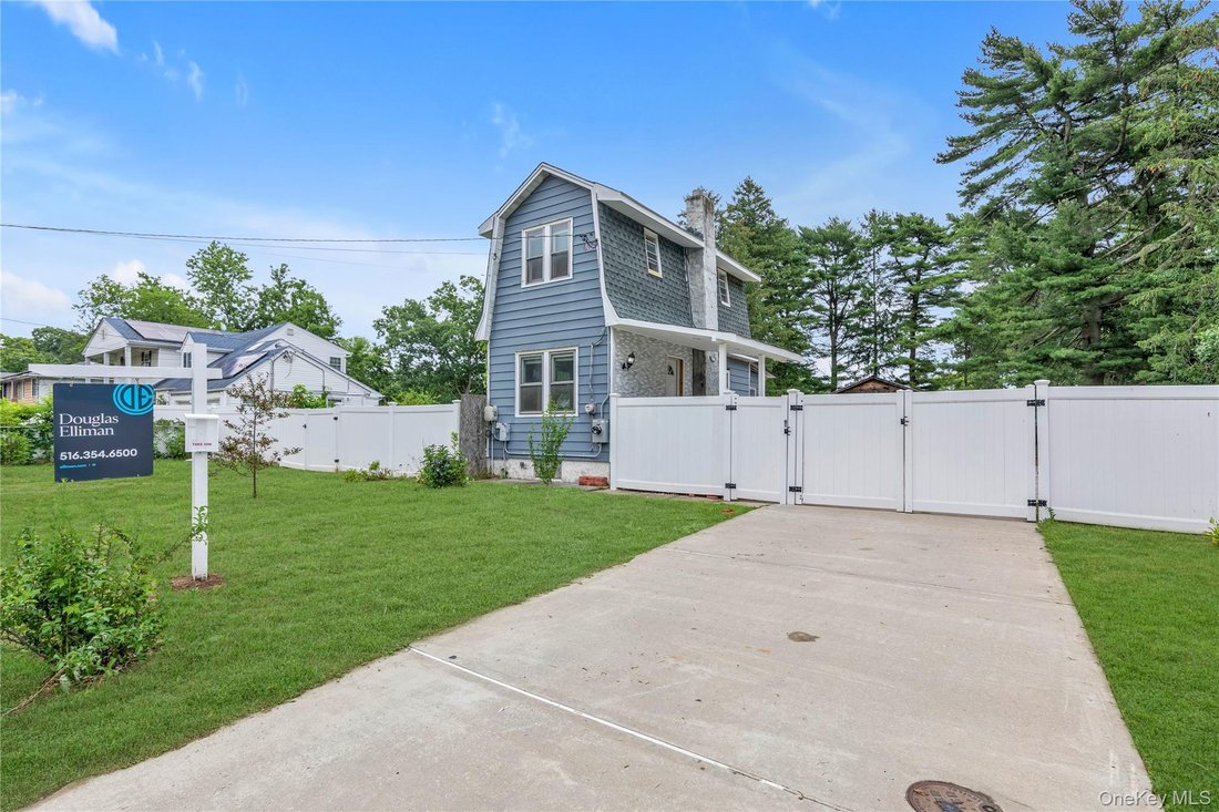 House in West Babylon, New York, United States 2 - 18298493