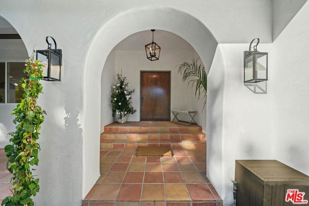 Ojai, California, United States 5 - 18301641