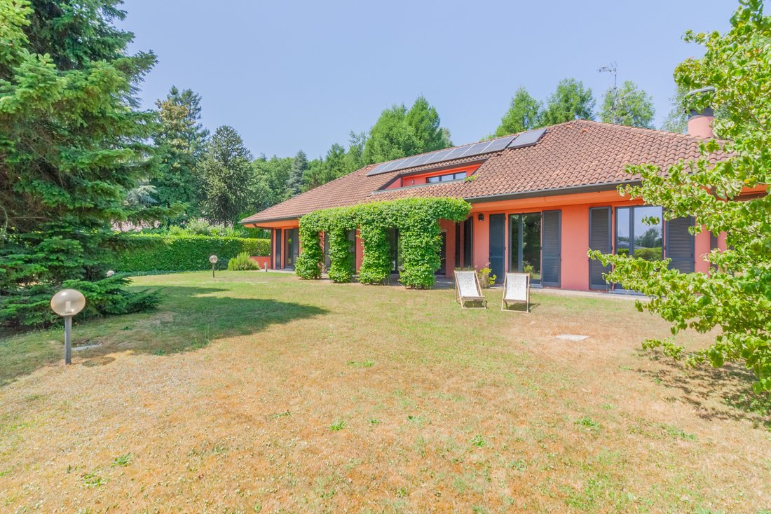 Villa in Guanzate, Lombardy, Italy 2 - 18299888