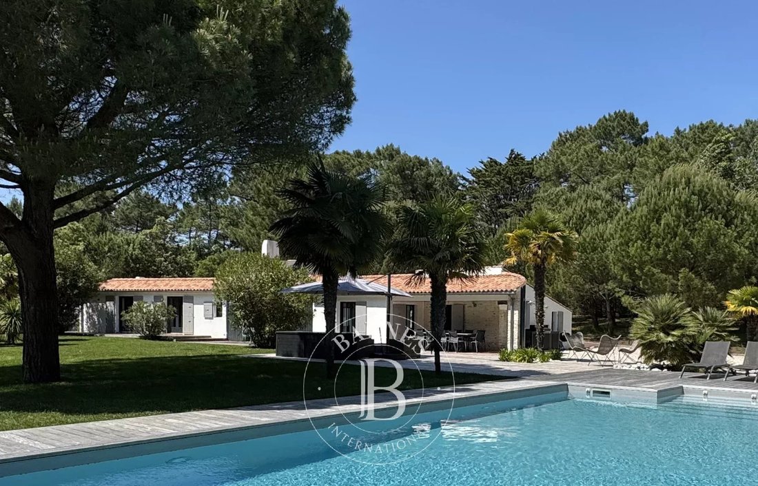 House in Le Bois-Plage-en-Ré, Nouvelle-Aquitaine, France 1 - 15708860