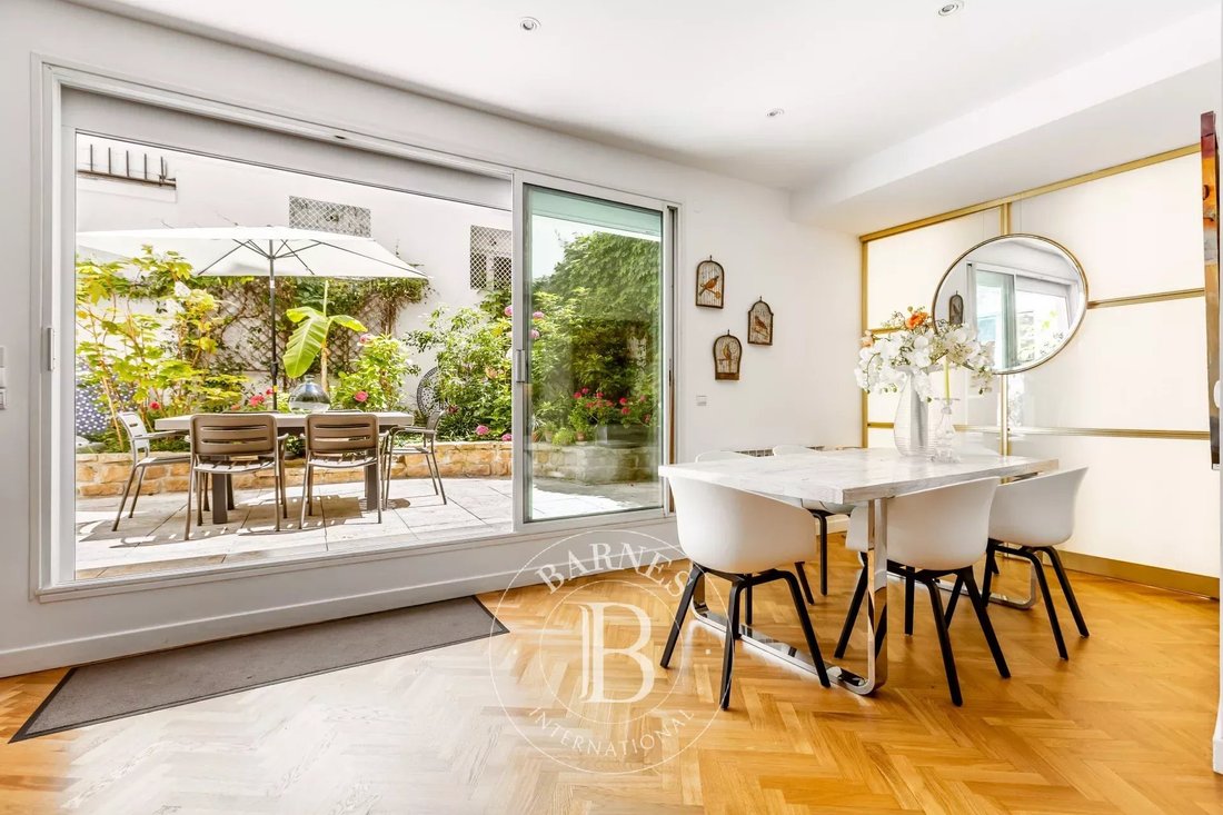 Apartment in Elysées-Madeleine, Paris 8e Arrondissement, Paris 2 - 18298743