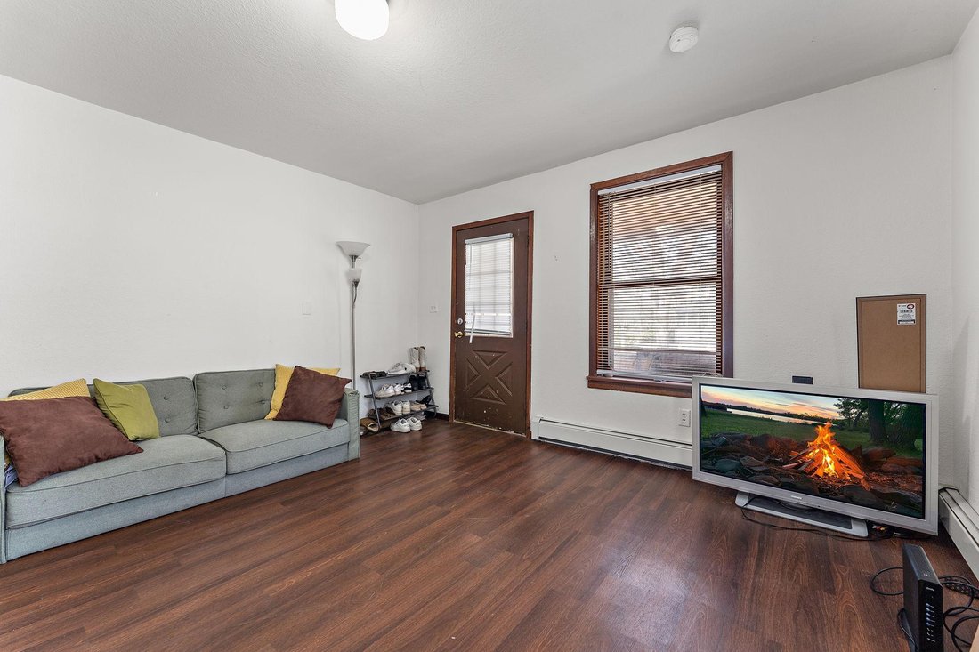 Minneapolis, Minnesota, United States 5 - 18302456