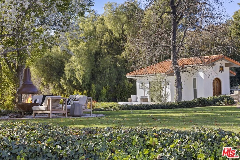 Ojai, California, United States 1 - 18301641