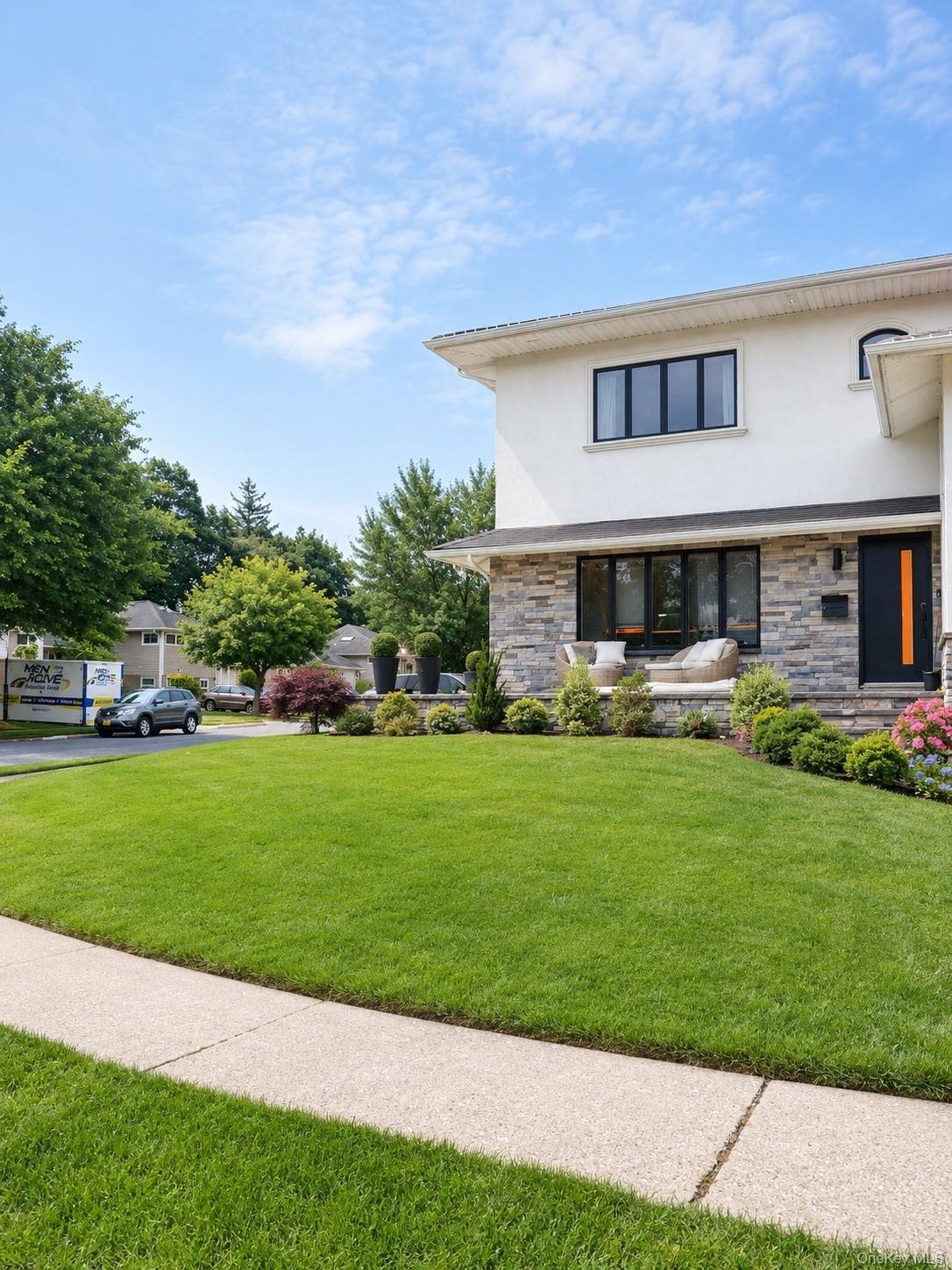 House in East Meadow, New York, United States 4 - 18301712