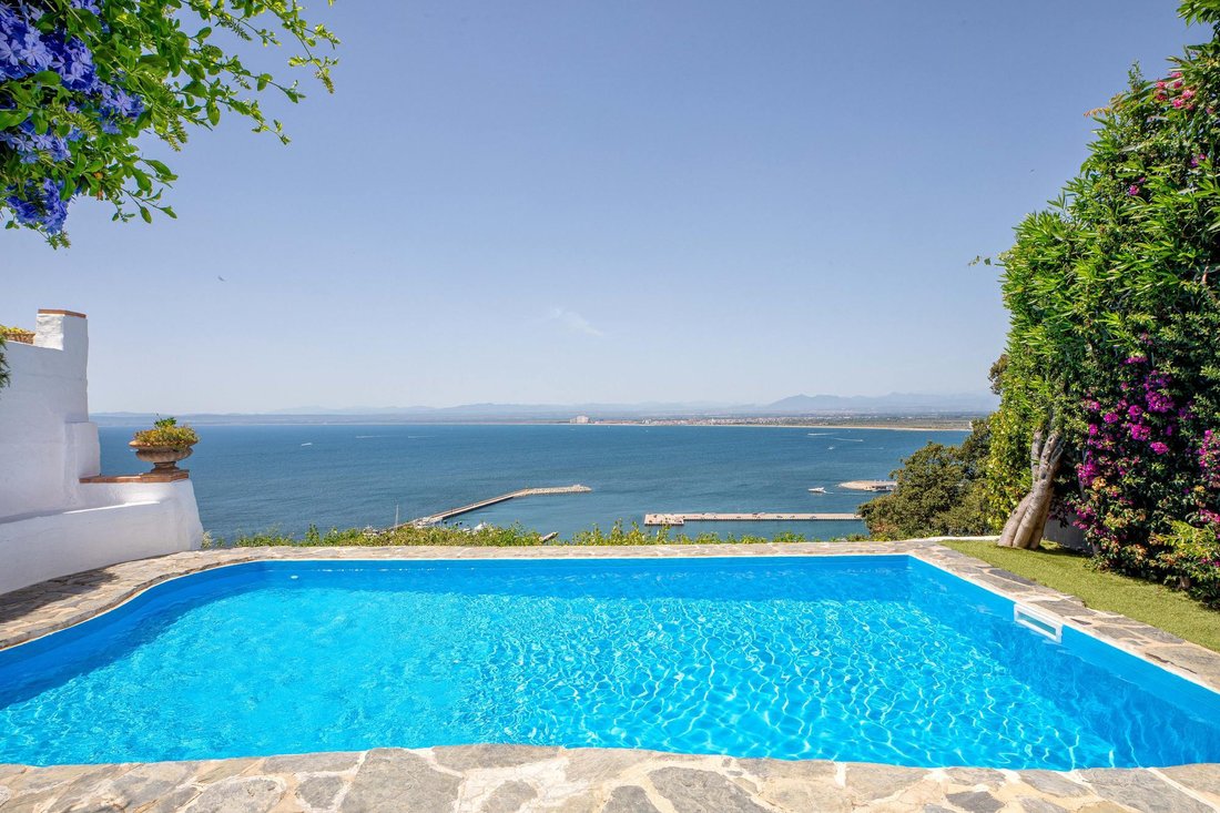 Villa in Roses, Catalonia, Spain 2 - 18300944