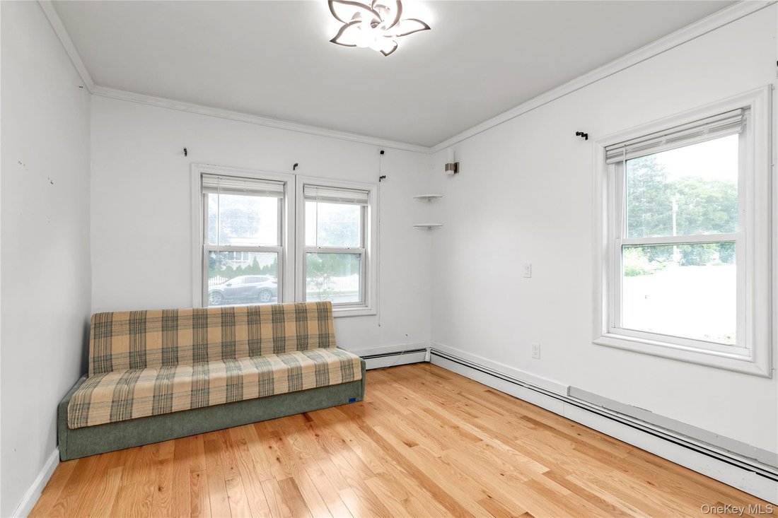 House in West Babylon, New York, United States 4 - 18298493