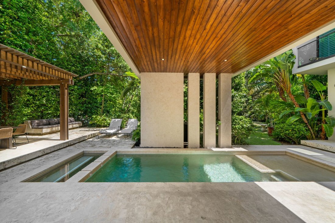 House in Miami, Florida, United States 3 - 18297876