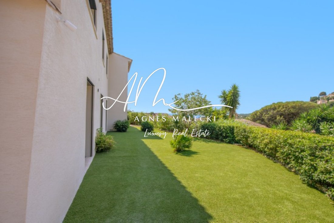 Estate in Nord, Cavalaire-sur-Mer, France 5 - 18254164