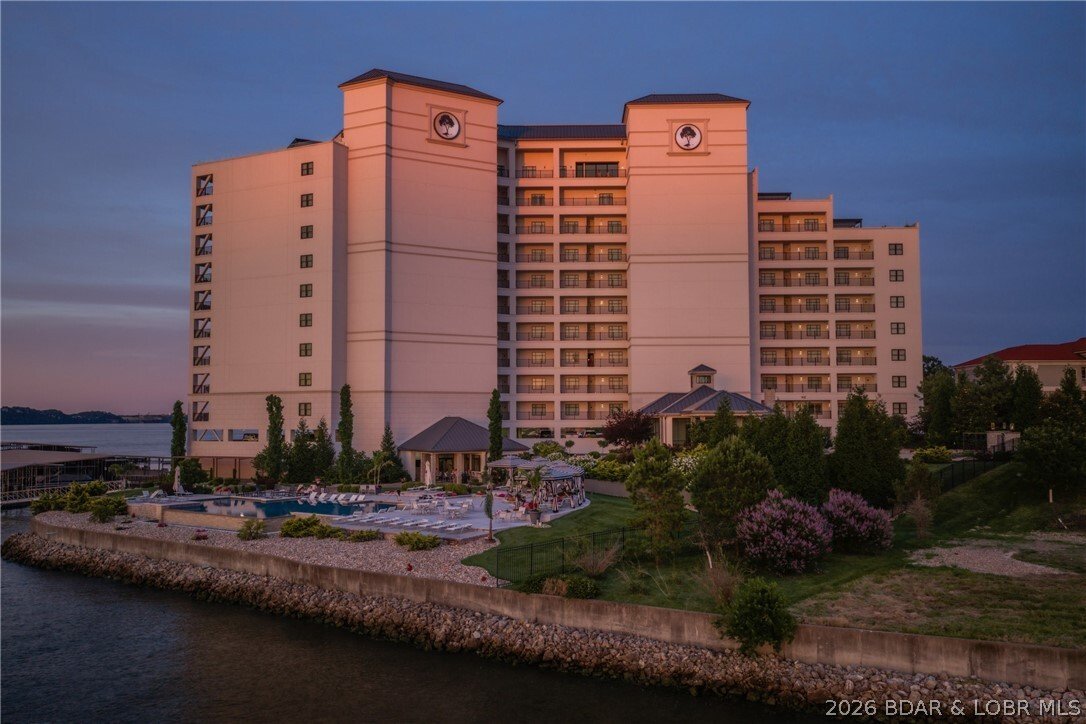 Condo in Sunrise Beach, Missouri, United States 1 - 18108111