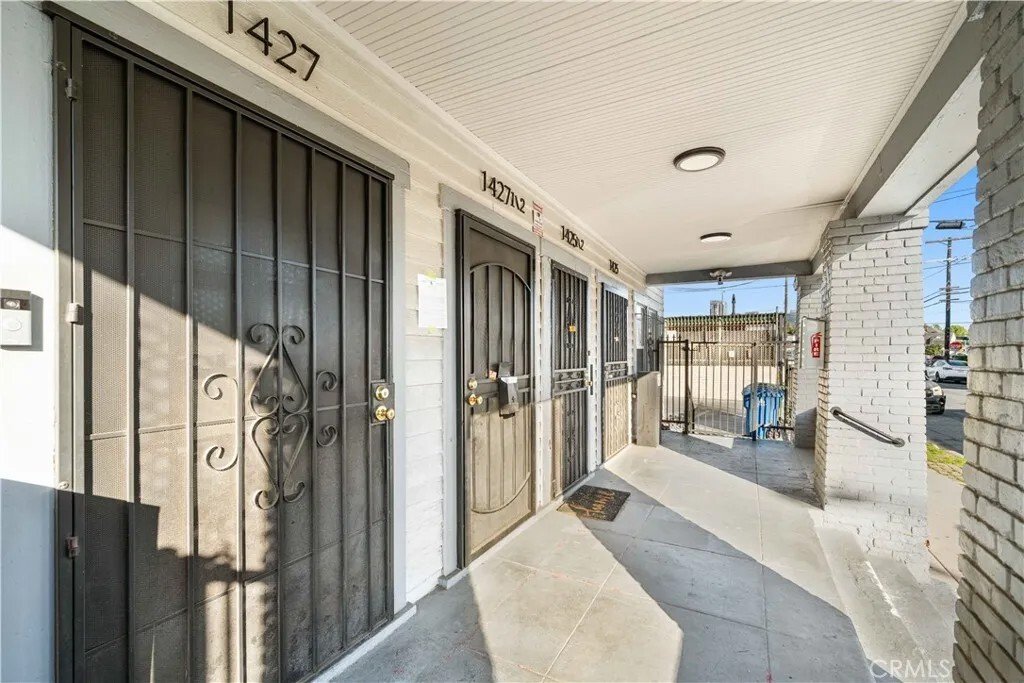 Los Angeles, California, United States 5 - 18301646