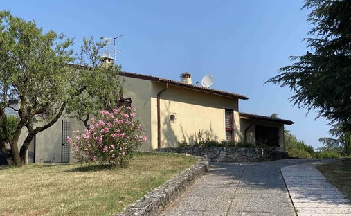 Villa in Negrar di Valpolicella, Veneto, Italy 1