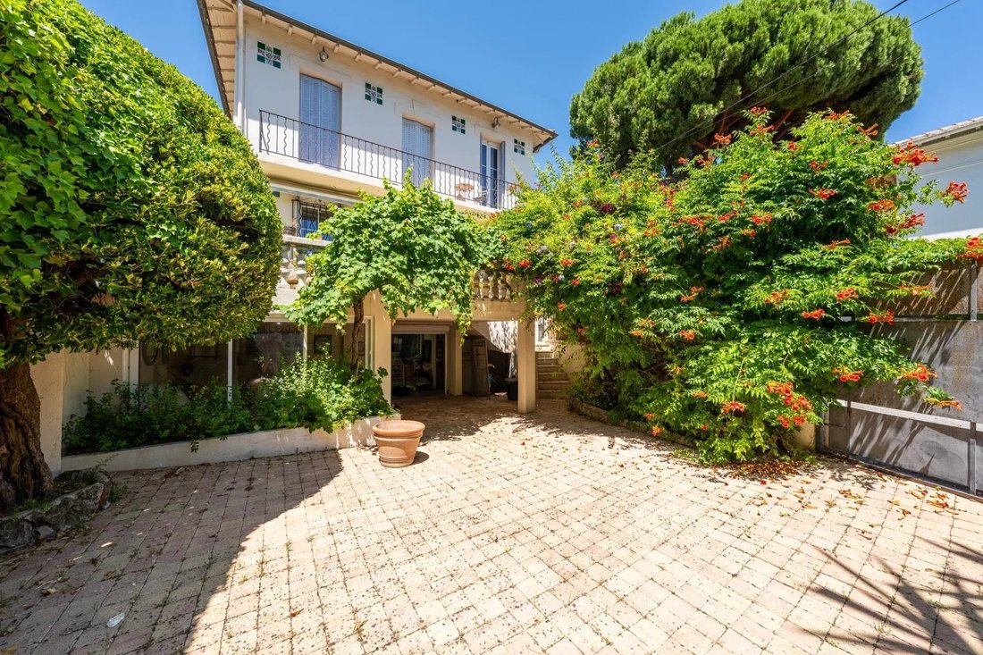 Villa in Vallergues, Cannes, France 1 - 18298031