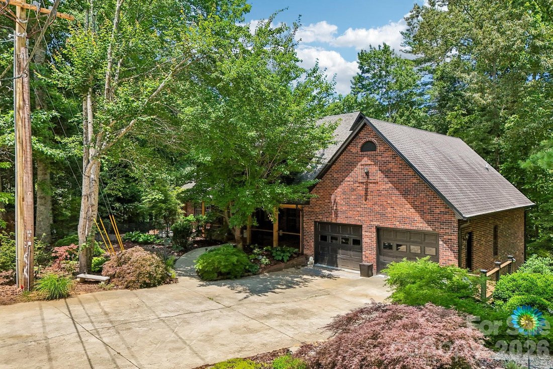 House in Laurel Park, North Carolina, United States 3 - 17344657