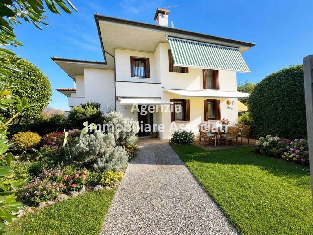 Villa in Bassano del Grappa, Veneto, Italy 1 - 16410868