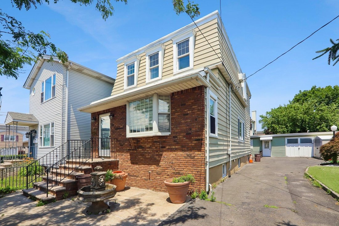 House in Secaucus, New Jersey, United States 2 - 18299547