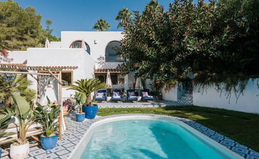 Country House in Cala Llonga, Ibiza, Santa Eularia des Riu, Balearic Islands 1