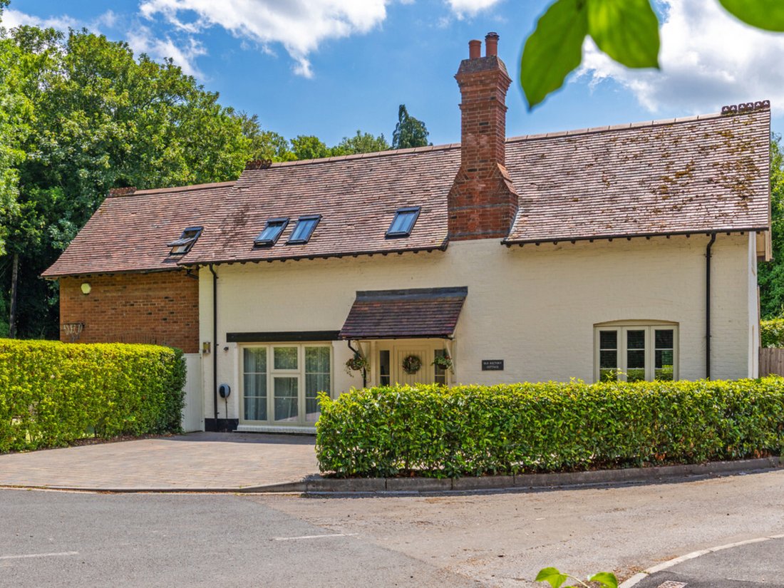 House in Kings Worthy, England 2 - 18302435