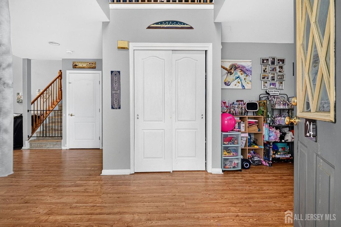 North Brunswick Township, New Jersey, United States 5 - 18298319
