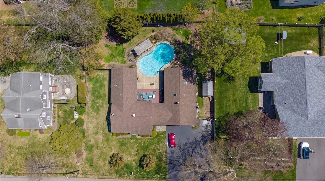 House in Bristol, Rhode Island, United States 3 - 18301420
