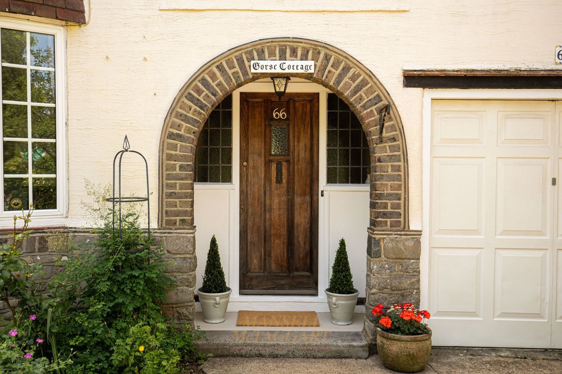 House in Horley, England 1 - 18298504