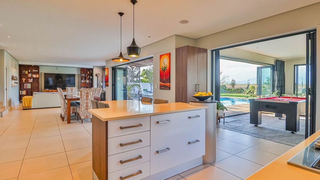 House in Stellenbosch, Western Cape, South Africa 3 - 18302231