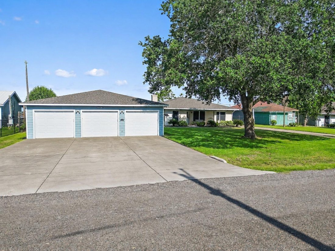 House in Baytown, Texas, United States 4 - 18302081