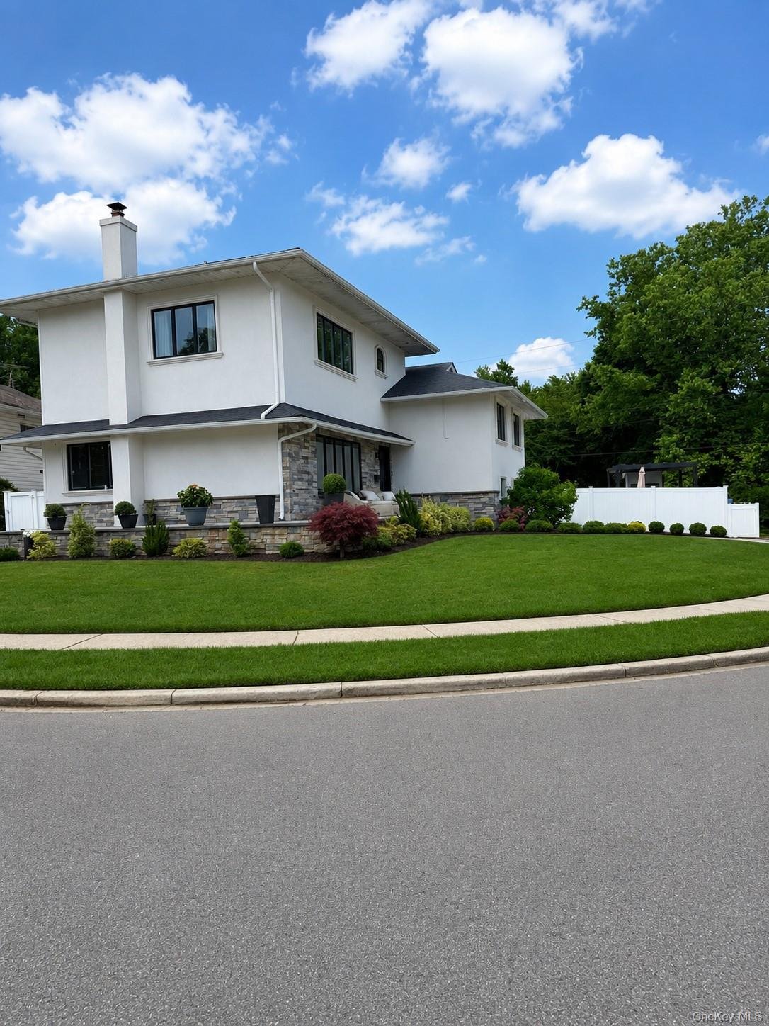 House in East Meadow, New York, United States 5 - 18301712