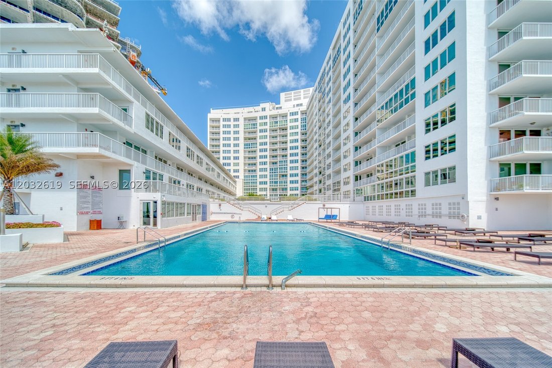 Condo in Miami Beach, Florida, United States 3 - 18301519